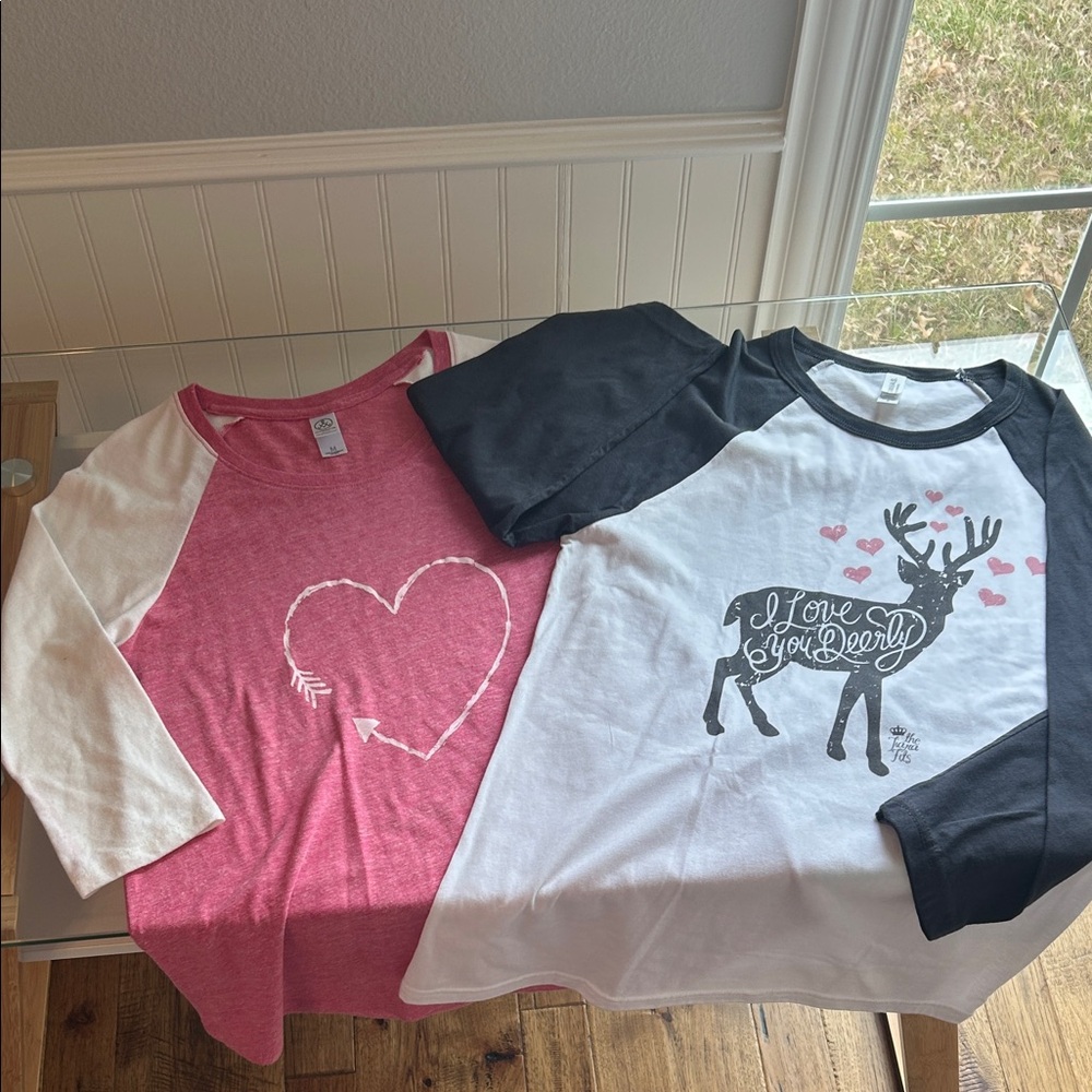 Cute Valentine Tees-Size M